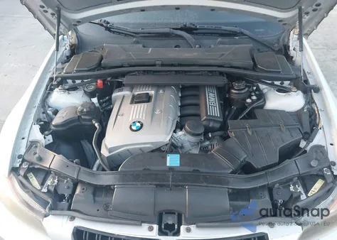 2006 BMW 330I z USA, uszkodzony, nr VIN WBAVB33506KR81997